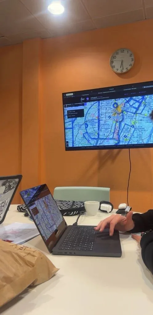 Aeronautical chart displayed in the classroom to prepare a flight — Dronexperts drone pilot training
